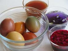 lavoretti - uova colorate con coloranti naturali