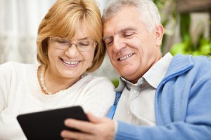 coppia-senior-tablet © Milanmarkovic | Dreamstime.com - Senior Couple Using Tablet PC Photo