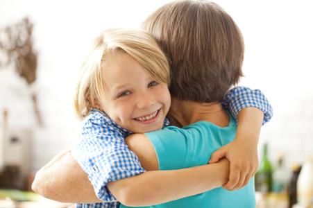 bambino-nonna-abbraccio
