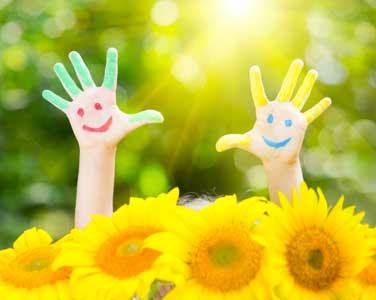 mani-bambini-faccine-fiori