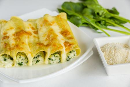 ricetta cannelloni ricotta spinaci Alexpro9500-Dreamstime.com