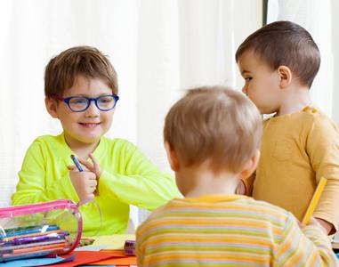 bambini disegnano DariaFilimonova-Dreamstime.com