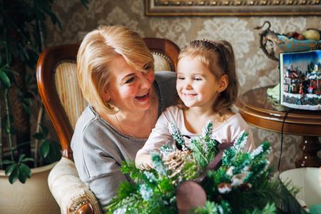 nonna nipote in casa Natale
