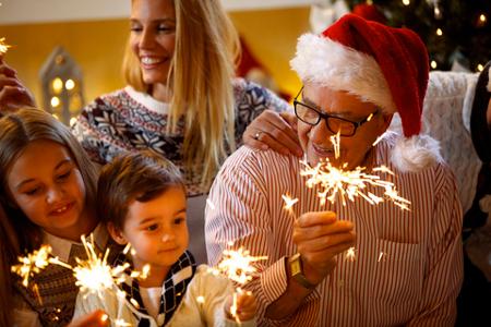 Natale nonni nipoti famiglia