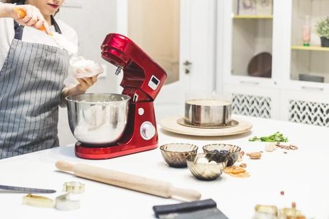 bambina cucina attrezzata