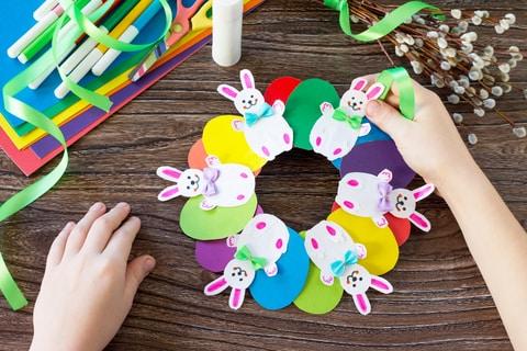 ghirlanda Pasqua cartoncino lavoretto bambini