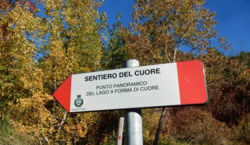 segnaletica sentiero del cuore lago di Scanno Abruzzo